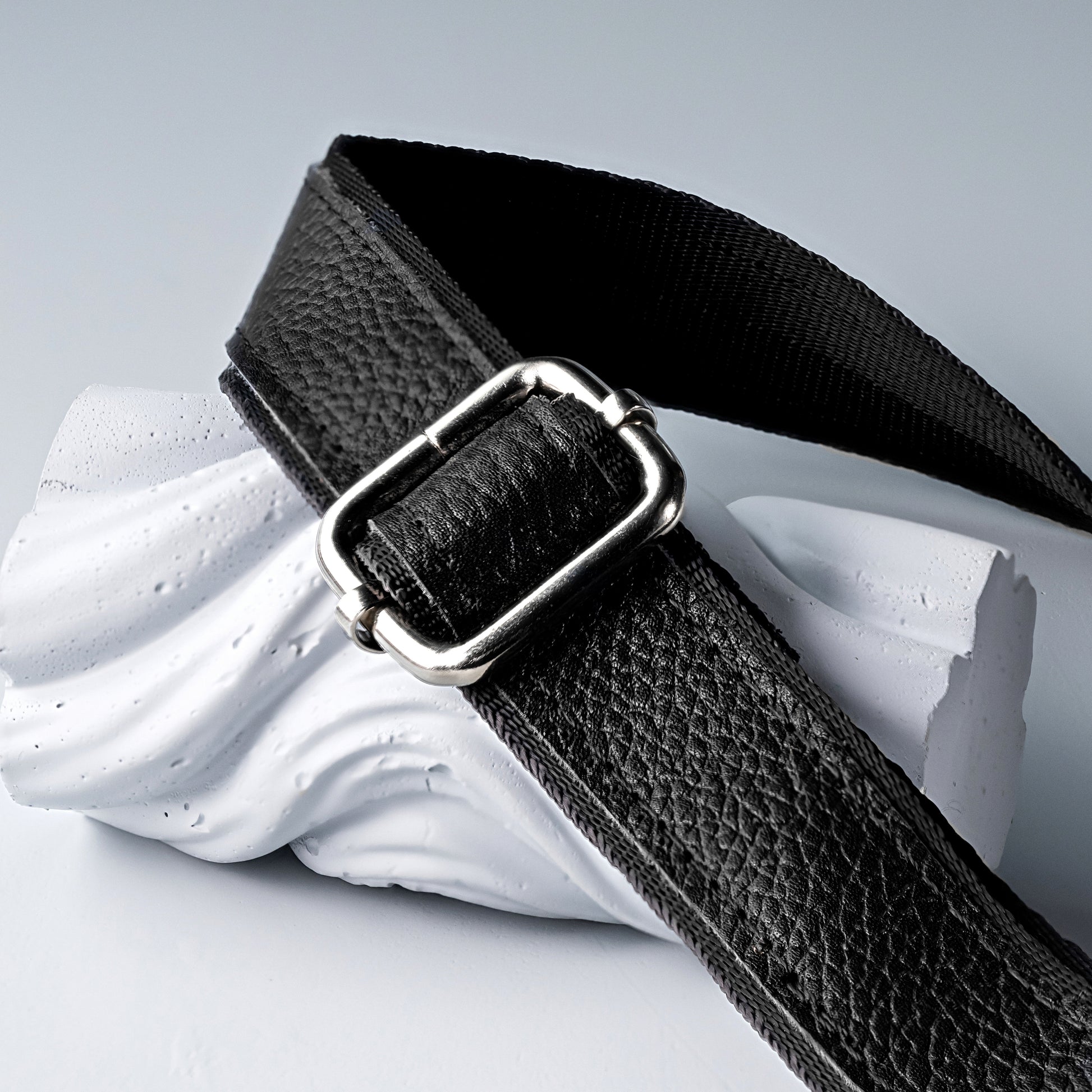 men-crossbody-leather-sling-bag-strao-black